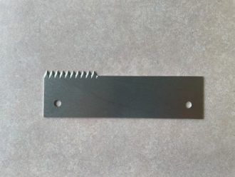 機械刃物や工業用刃物のオーダーメイドは【工業用機械刃物の製作工場】。切れ味・耐久性に優れる薄刃小型機械刃物を短納期でお届けします。袋カット用刃物の機械刃物事例