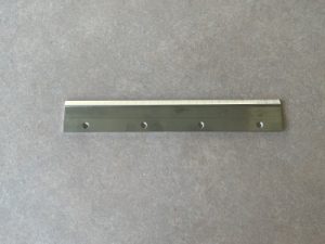 機械刃物や工業用刃物のオーダーメイドは【工業用機械刃物の製作工場】。切れ味・耐久性に優れる薄刃小型機械刃物を短納期でお届けします。ロボット相撲用ブレードの機械刃物事例